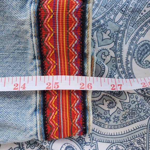 Guess Women's Vintage 90's Jean Jacket Pink Embroidery Light Wash Button Up M - Picture 8 of 11